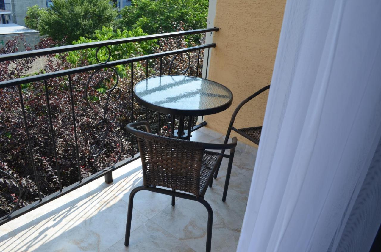 Guest House Madonna Kobuleti Exterior foto