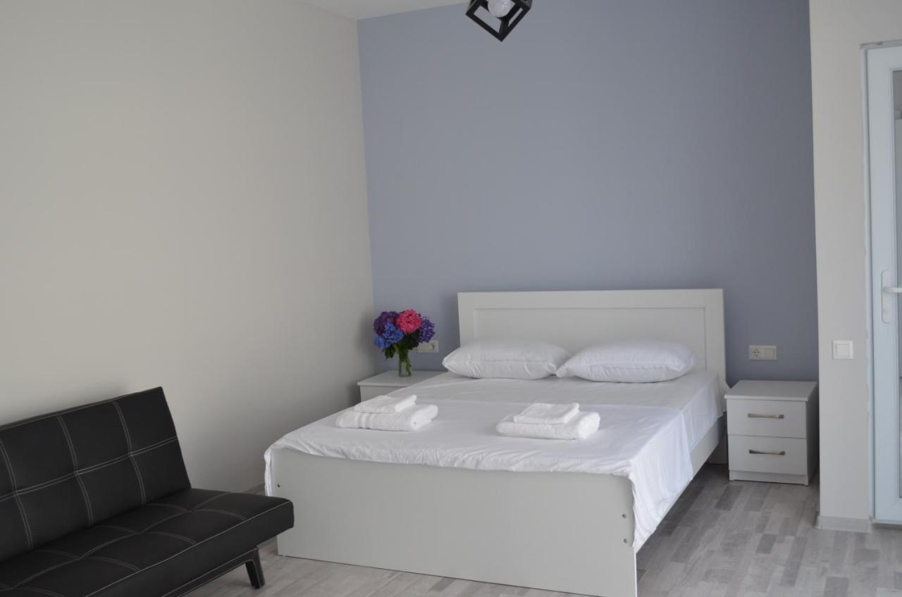 Guest House Madonna Kobuleti Exterior foto