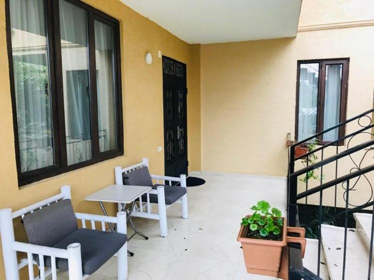 Guest House Madonna Kobuleti Exterior foto