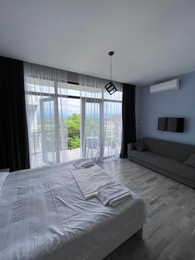 Guest House Madonna Kobuleti Exterior foto