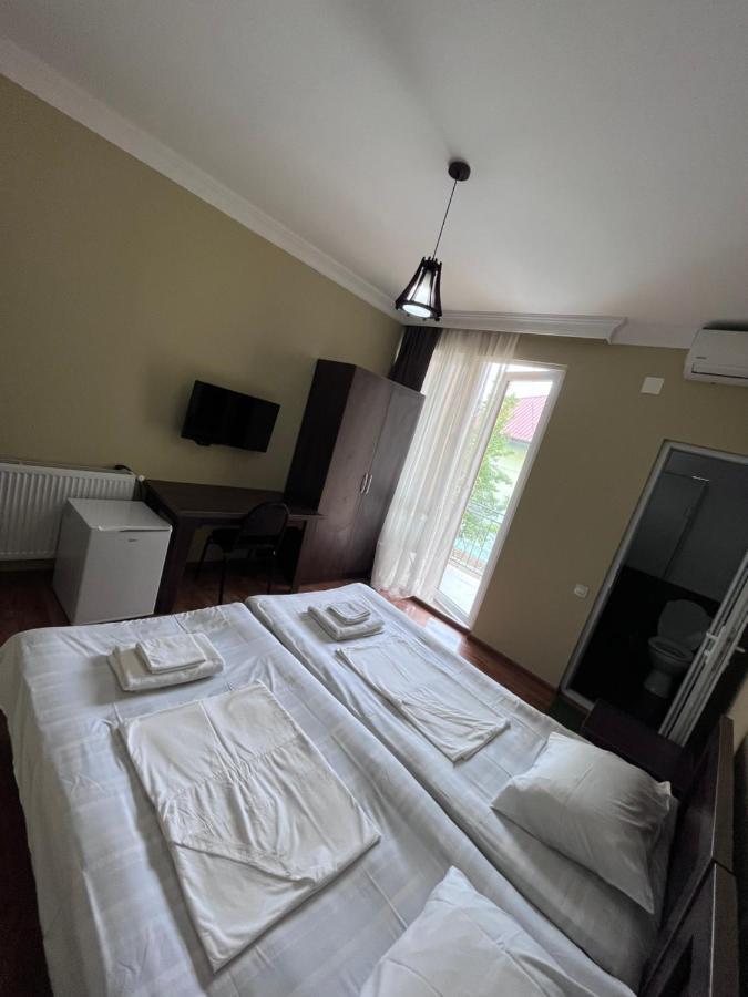 Guest House Madonna Kobuleti Exterior foto
