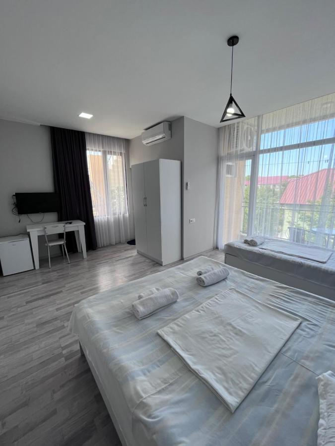 Guest House Madonna Kobuleti Exterior foto