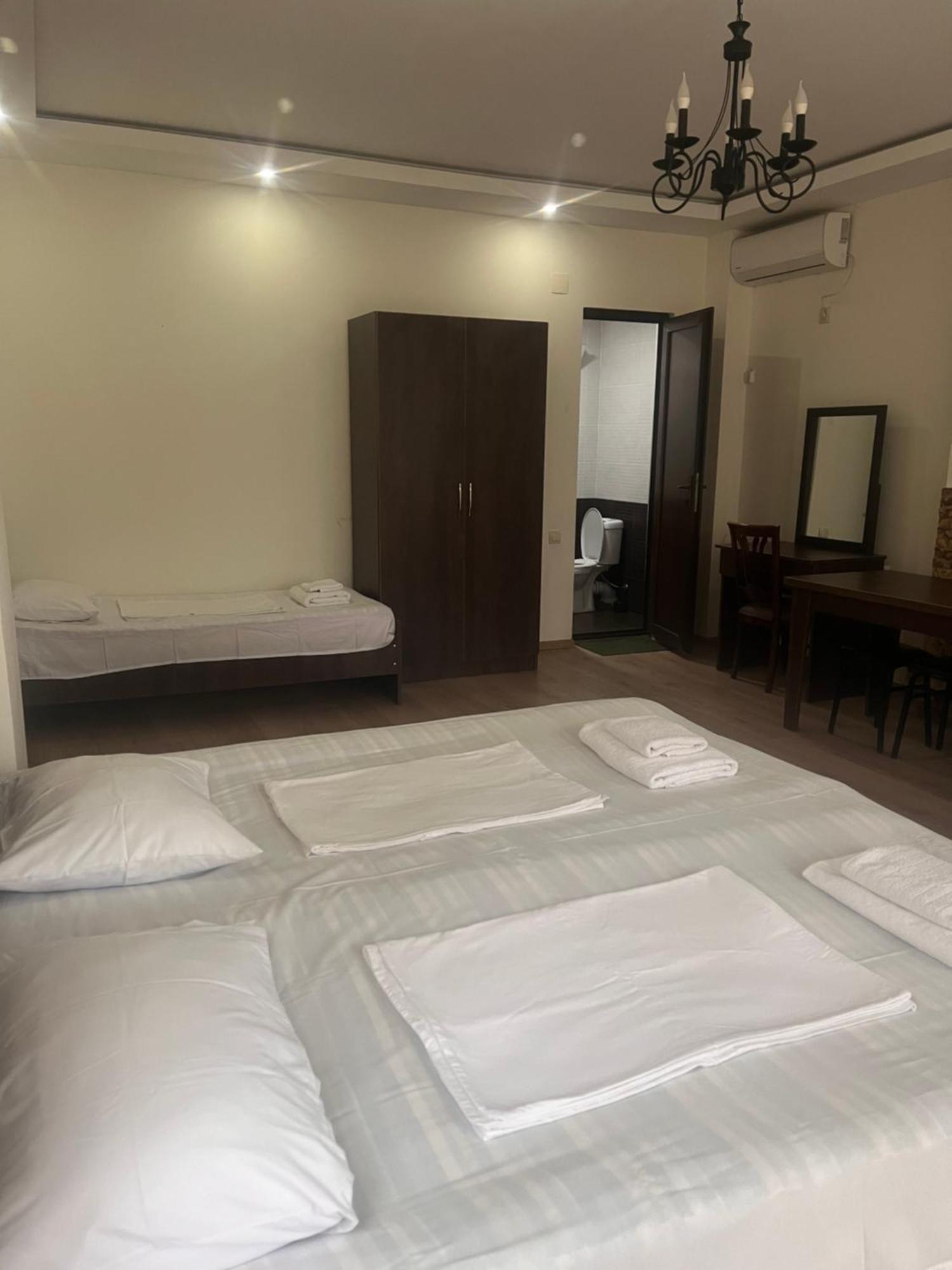 Guest House Madonna Kobuleti Exterior foto
