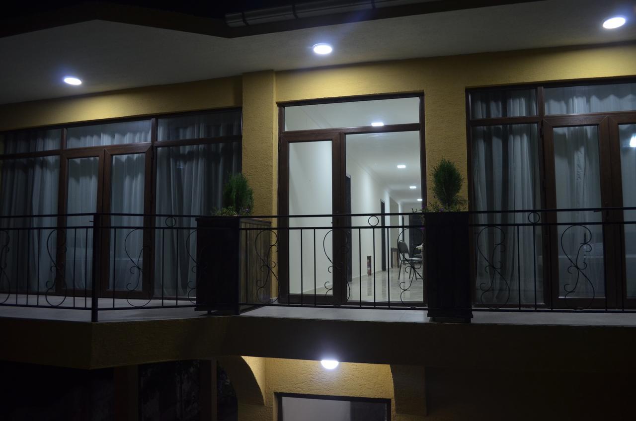 Guest House Madonna Kobuleti Exterior foto